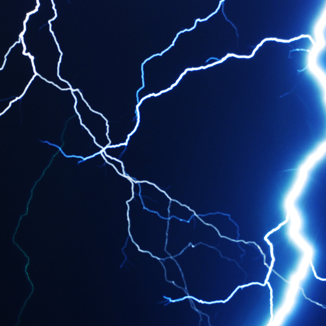 Blitze, die das Bitcoin Lightning-Netzwerk darstellen.